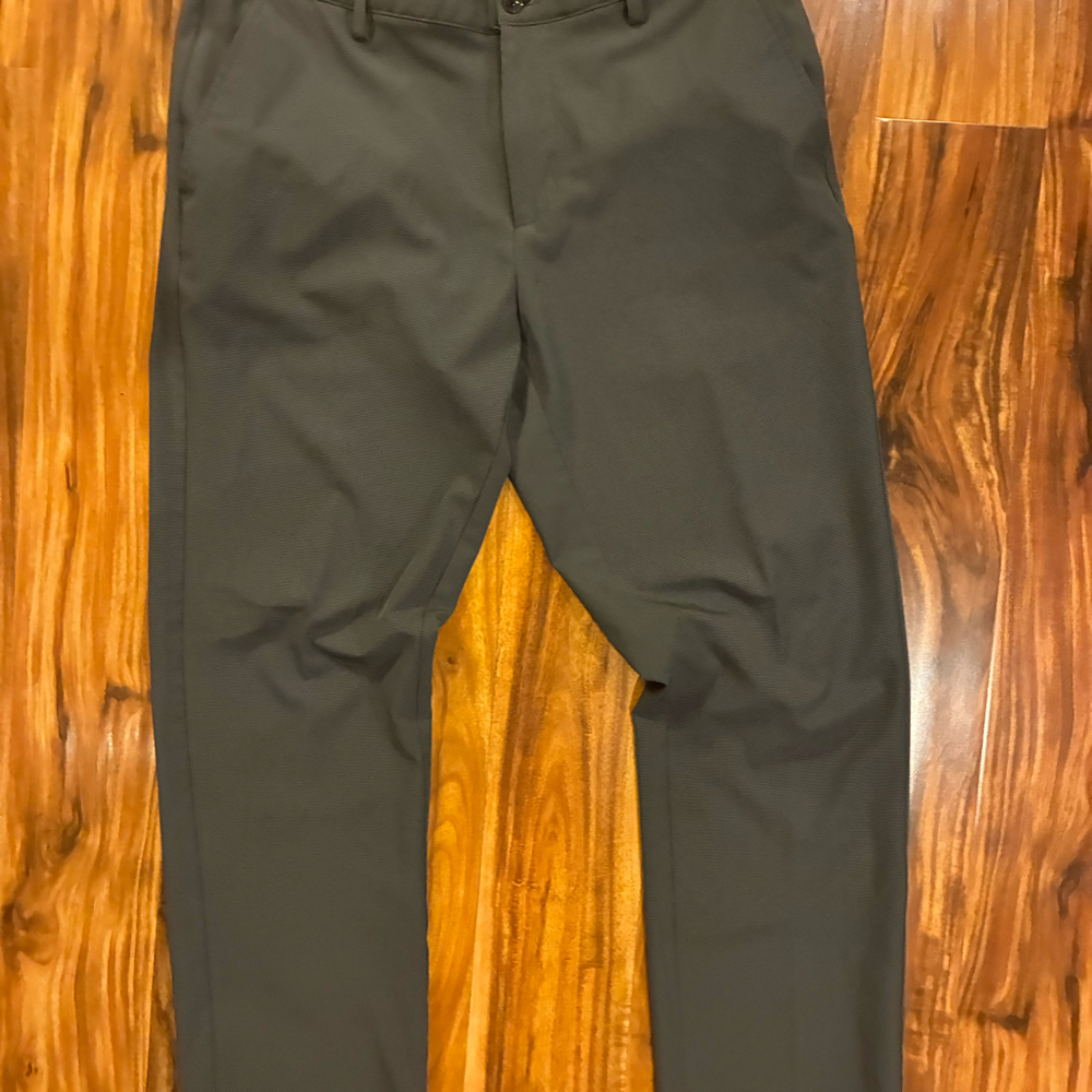 Greg Norman Shark Golf Pants Mens 34x30 Gray Performance Stretch Flat Front
